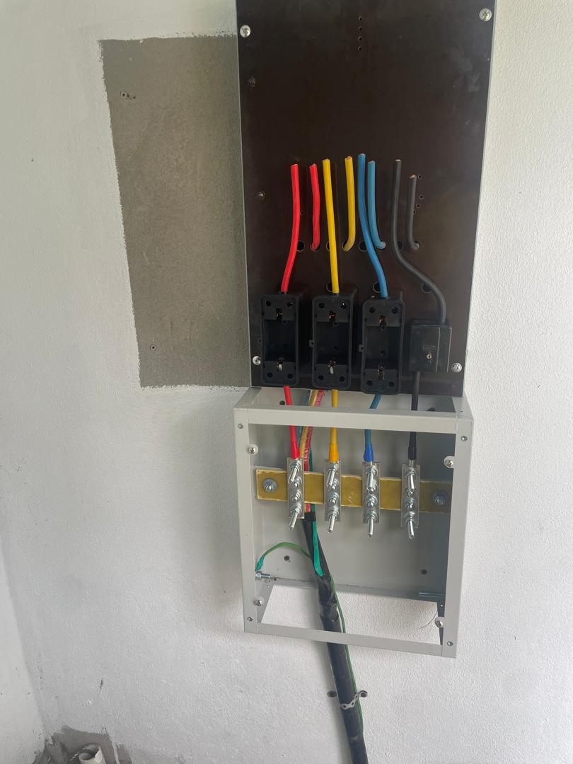 Pemasangan cutout board upgrade 3 fasa banglo Subang Jaya