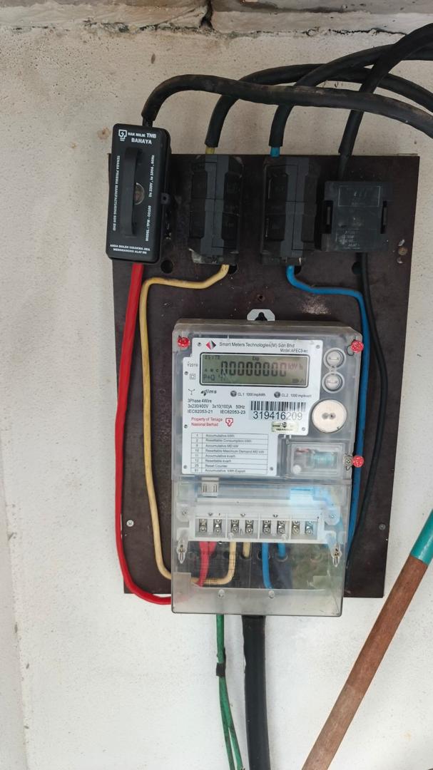Pemasangan panel meter 3 fasa di rumah kediaman Selangor