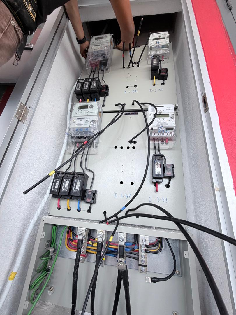 Penyambungan busbar ke cutout lot kedai komersial